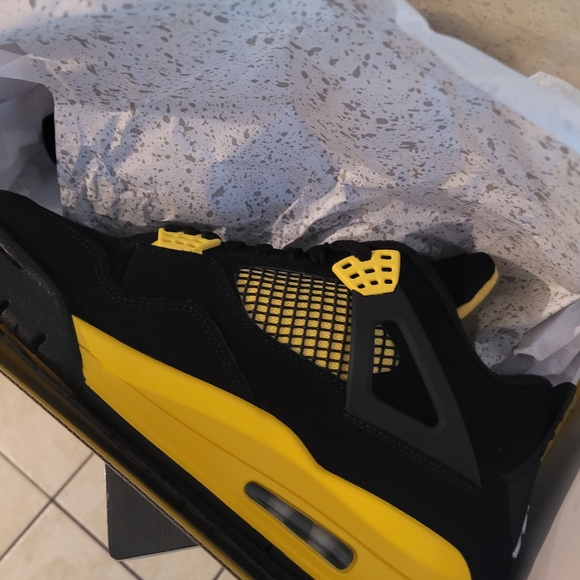 Air jordan 4 thunder ⛈️ - Picture 5 of 5